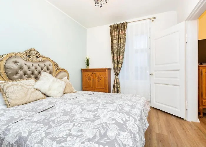 Apartment Easyrentals By Reval